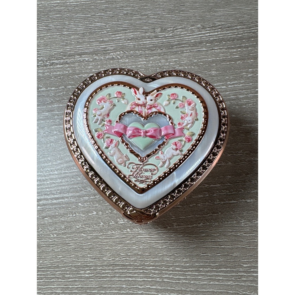 Flower Knows Bunny Garden Embossed Blush 05 Fairyland Reverie Heart Compact Pink